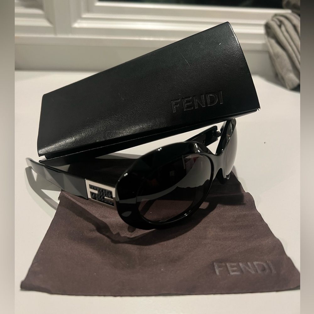 Fendi Black Sunglasses Accessories Set